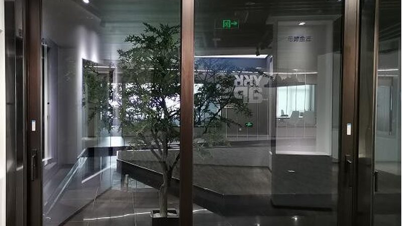 上海玻璃折叠门定制，先看懂这四种主流系统的真实差异
